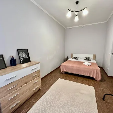 Old City Apartment With Parking Lviv Exterior photo